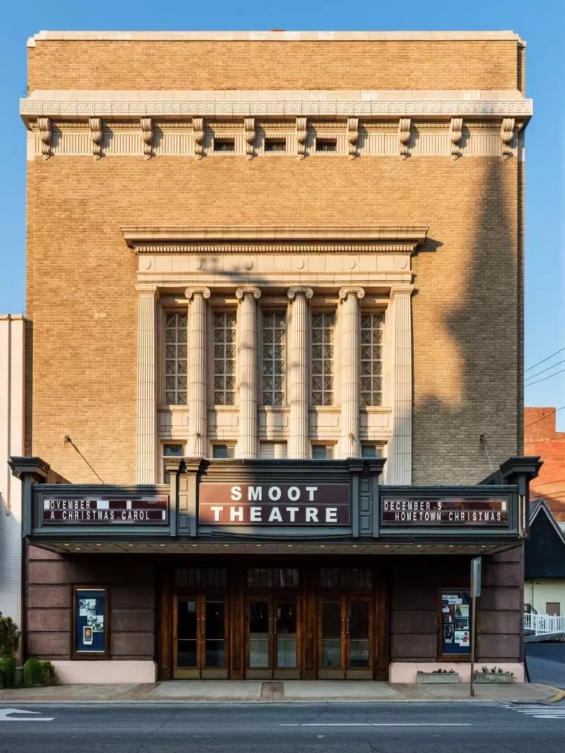 Smoot Theatre Parkersburg VW image by David Mark from Pixabay